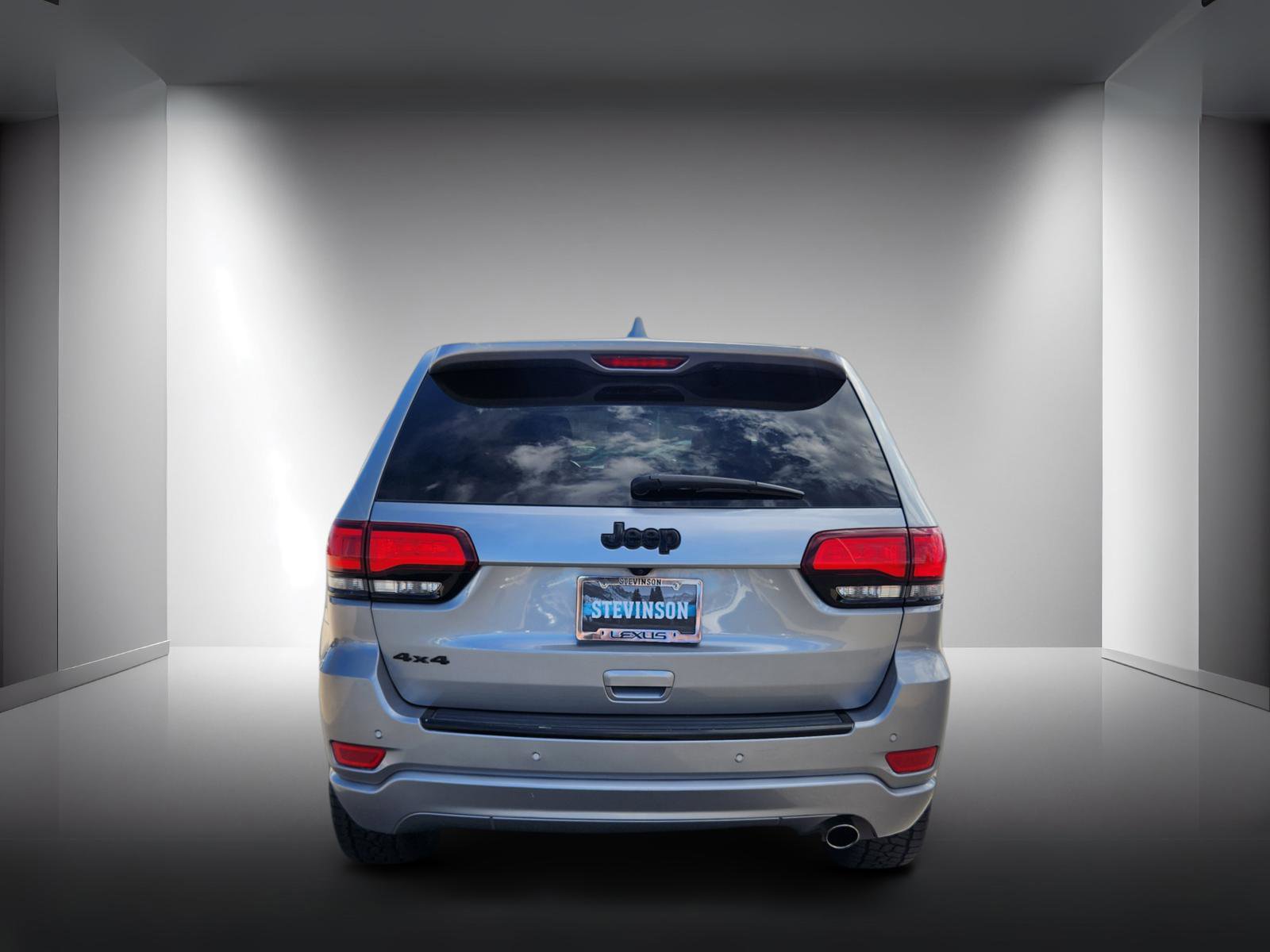 Used 2017 Jeep Grand Cherokee Altitude image 6