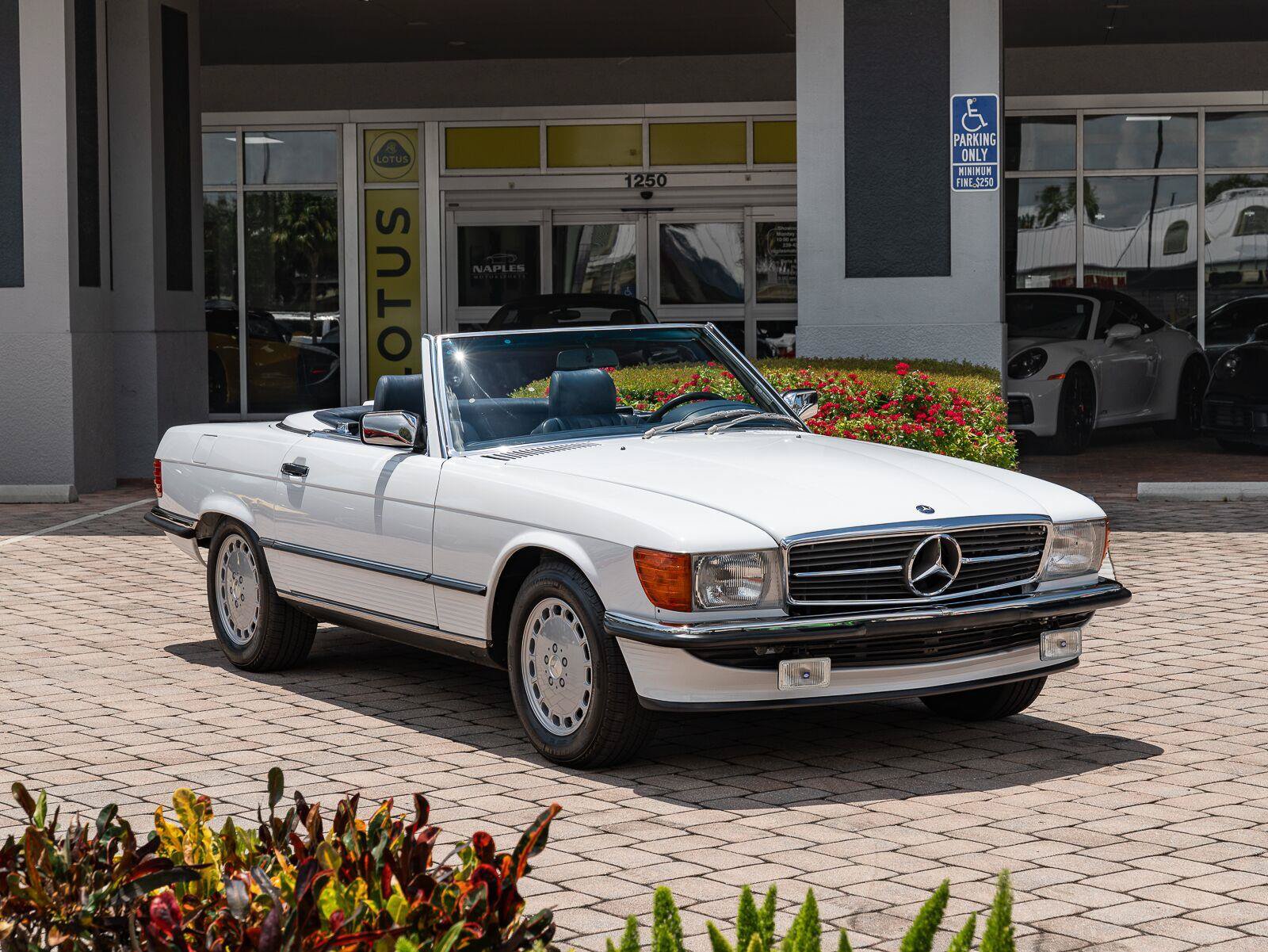 Used 1987 Mercedes-Benz 560 SL image 3