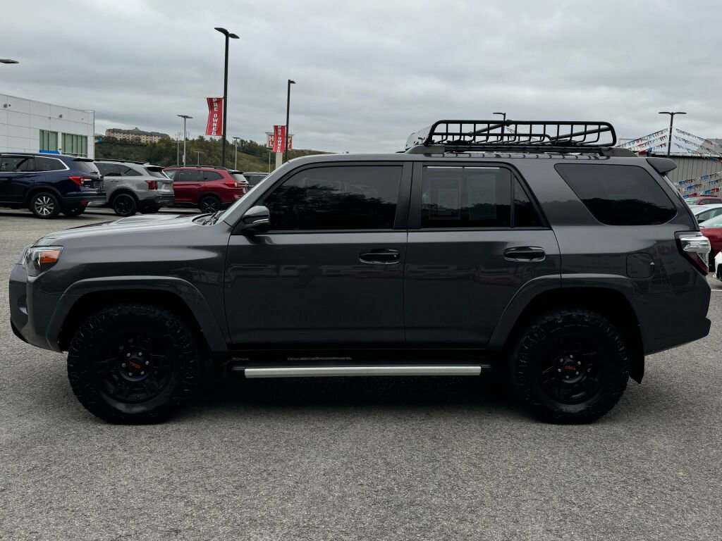 Used 2021 Toyota 4Runner Venture w/ Moonroof Package image 4
