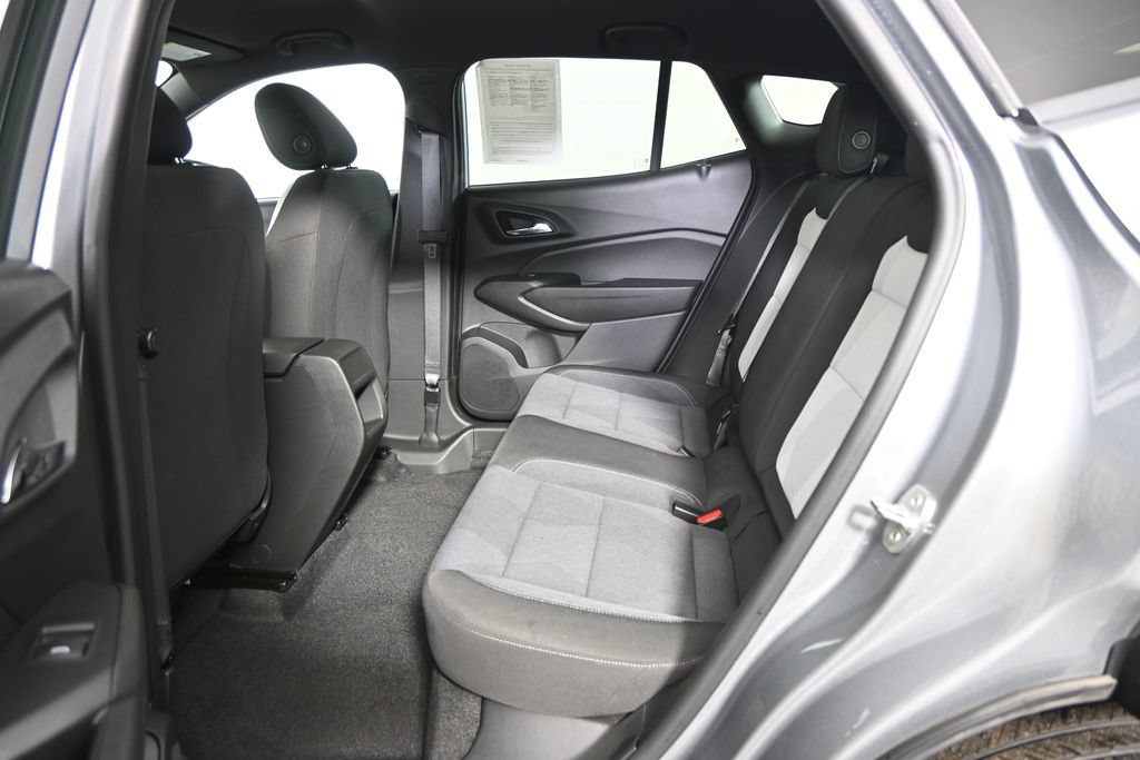 Used 2024 Chevrolet Trax RS w/ Driver Confidence Package FWD image 17