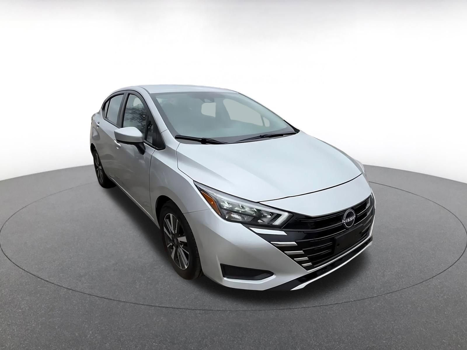 Used 2025 Nissan Versa SV FWD image 3