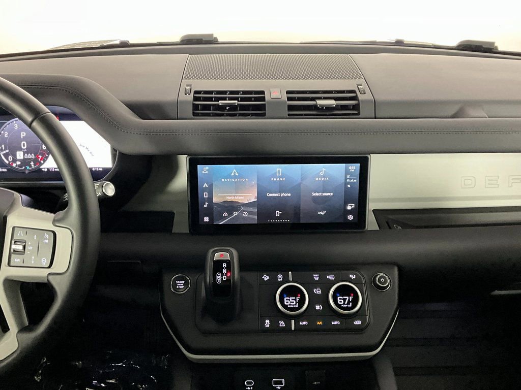 Used 2024 Land Rover Defender 110 S image 12