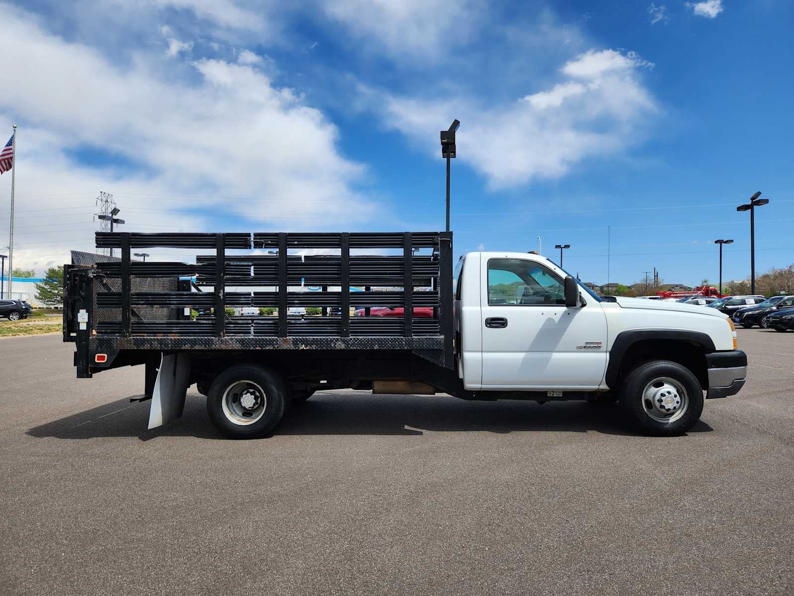 Used 2005 Chevrolet Silverado 3500 4x4 Regular Cab w/ Heavy-Duty Power Package image 2