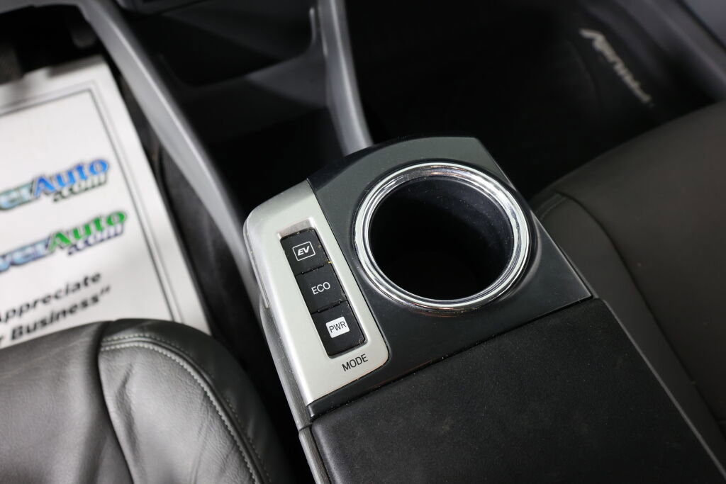 Used 2014 Toyota Prius V Two image 33