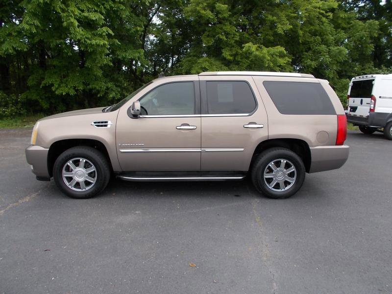 Used 2007 Cadillac Escalade AWD w/ Information Package image 6