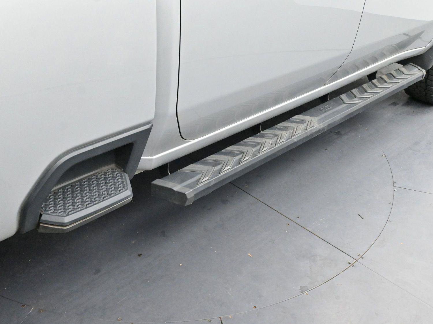 Used 2022 Chevrolet Silverado 2500 Custom w/ Custom Value Package image 9