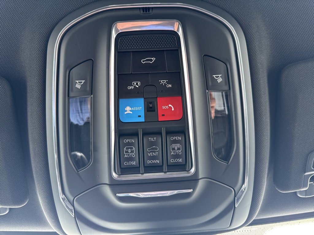 Certified 2024 Jeep Grand Cherokee L Limited w/ Luxury Tech Group II image 24