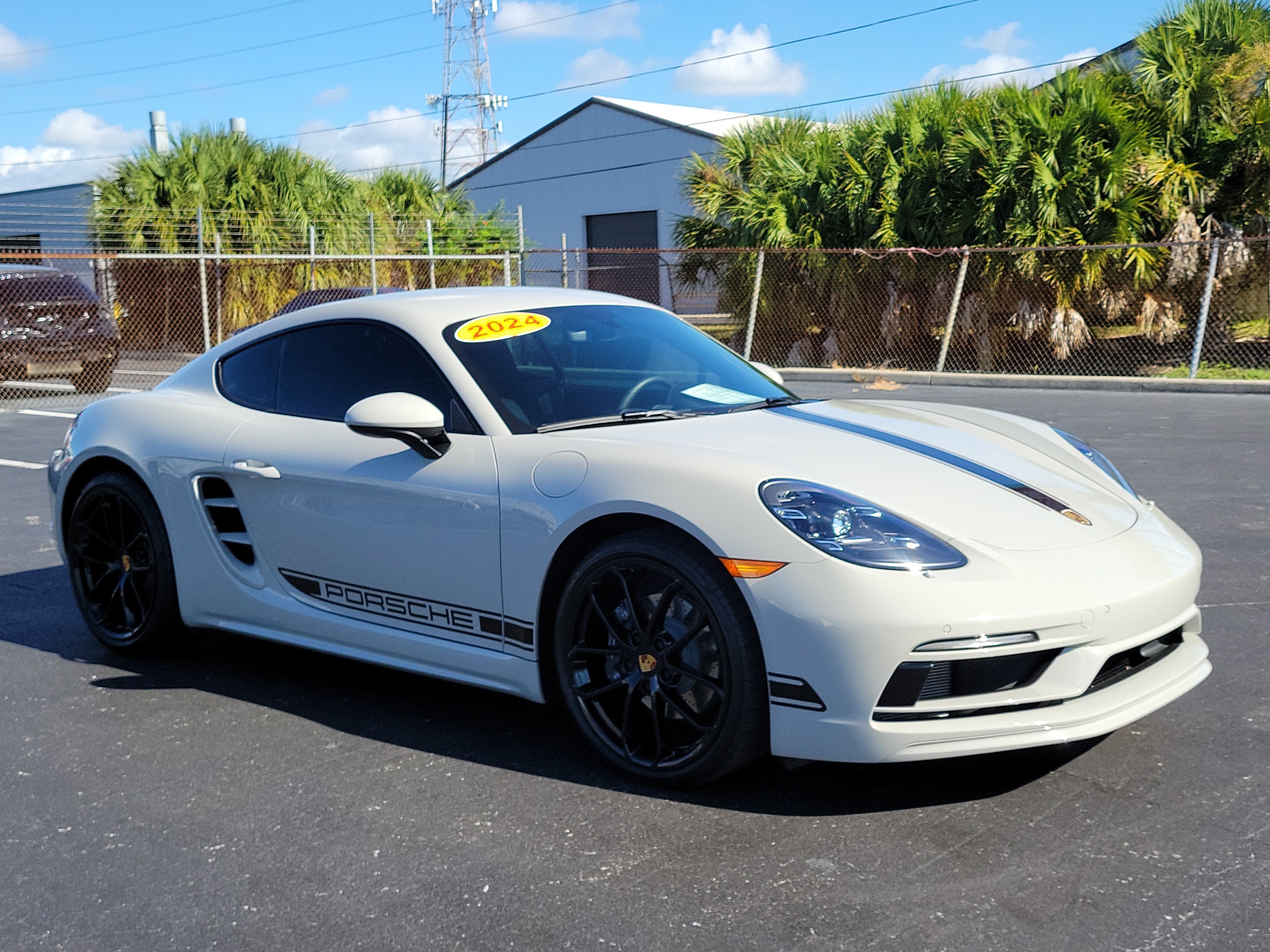 Used 2024 Porsche 718 Cayman RWD image 2