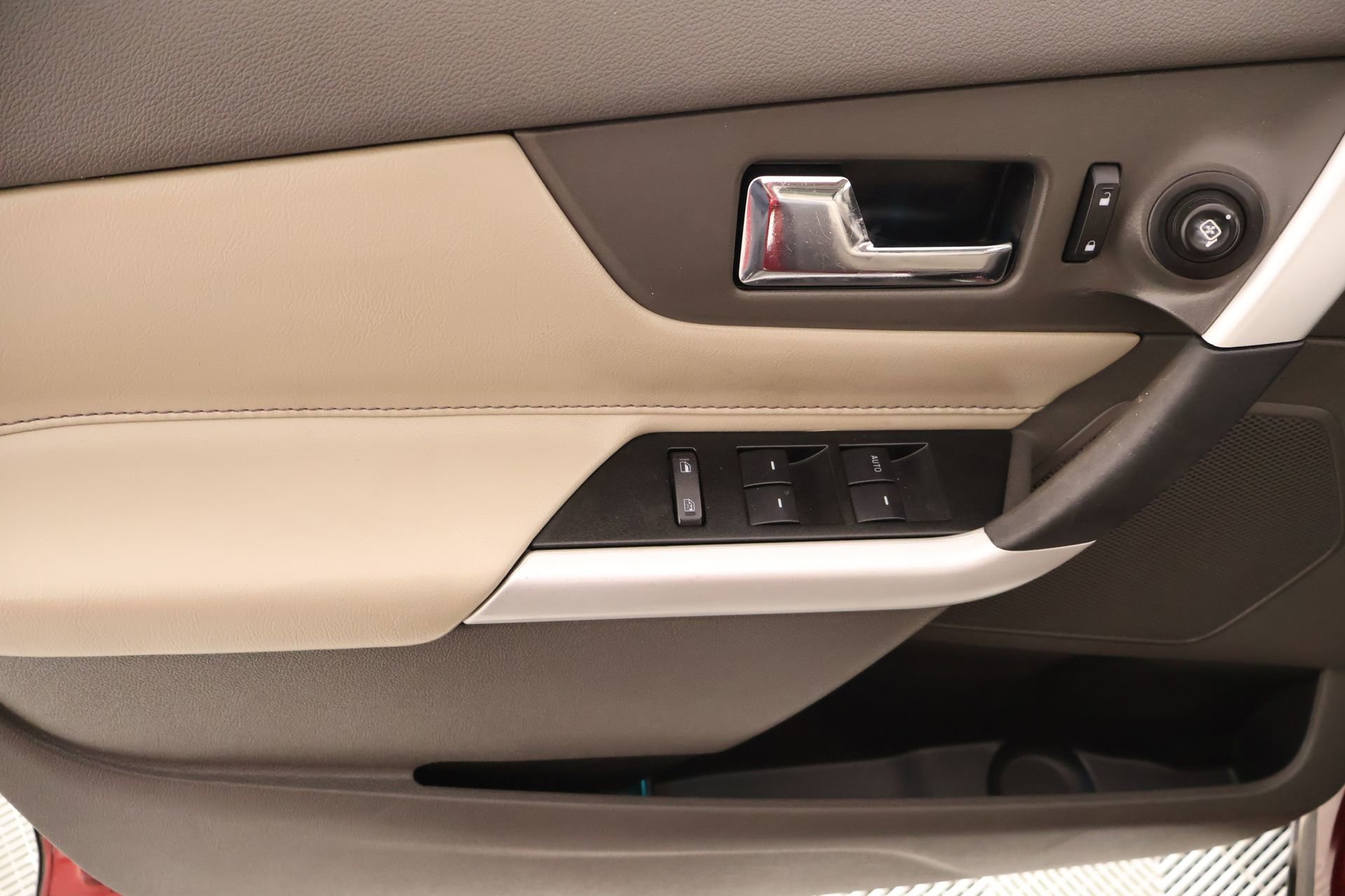 Used 2013 Ford Edge Limited FWD image 17