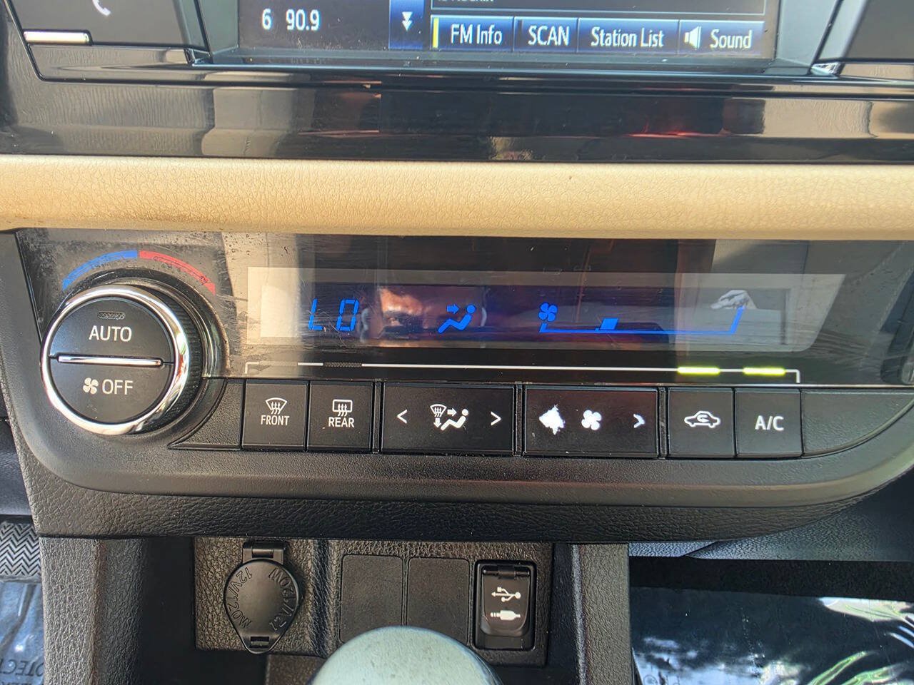Used 2014 Toyota Corolla LE FWD image 33