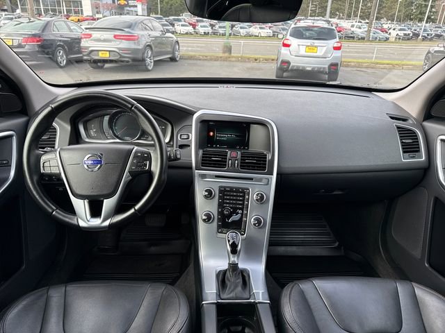 Used 2017 Volvo XC60 T6 Dynamic w/ Preferred Option Package image 24