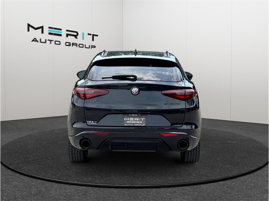 Used 2023 Alfa Romeo Stelvio Estrema AWD/4WD image 8