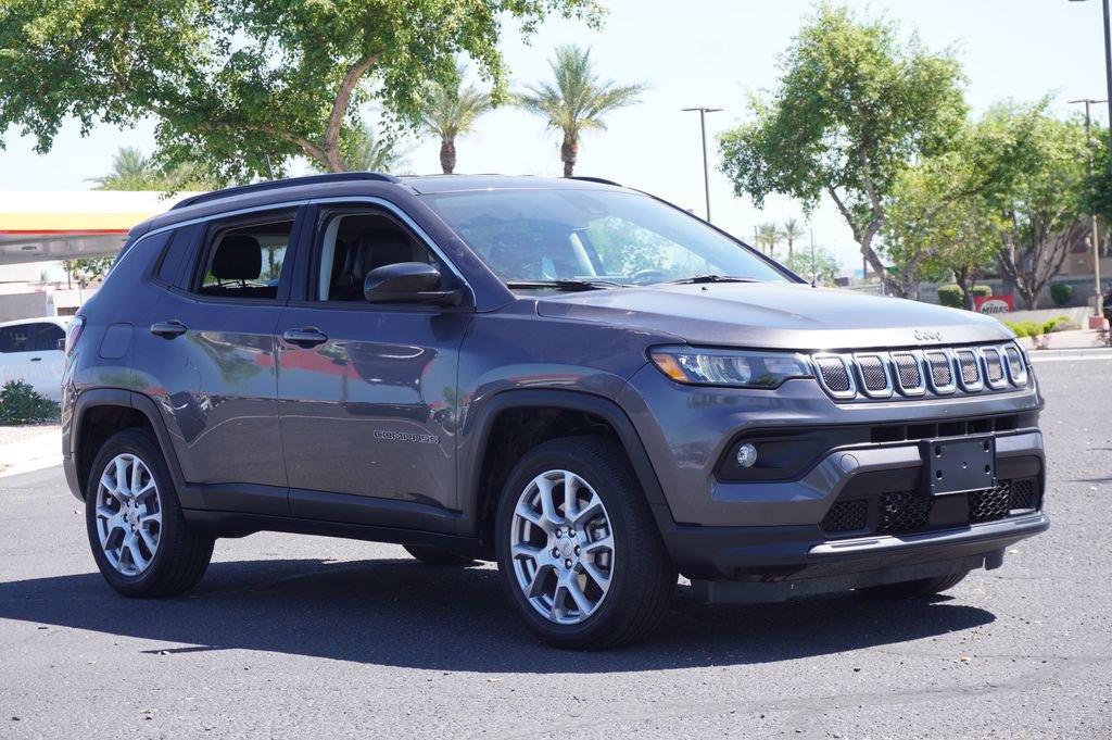 Used 2022 Jeep Compass Latitude image 4