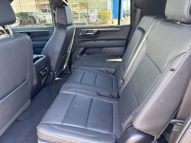 Used 2025 Chevrolet Suburban Z71 AWD/4WD image 18