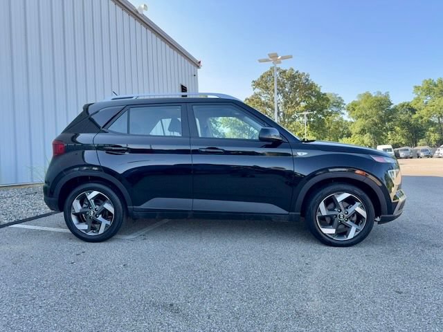 Used 2024 Hyundai Venue SEL FWD image 7
