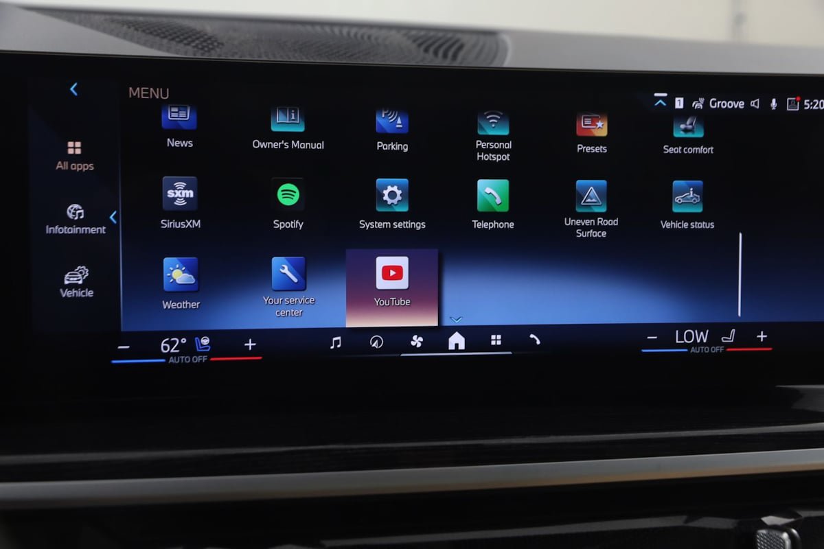 Used 2024 BMW X7 xDrive40i w/ M Sport Package AWD/4WD image 41