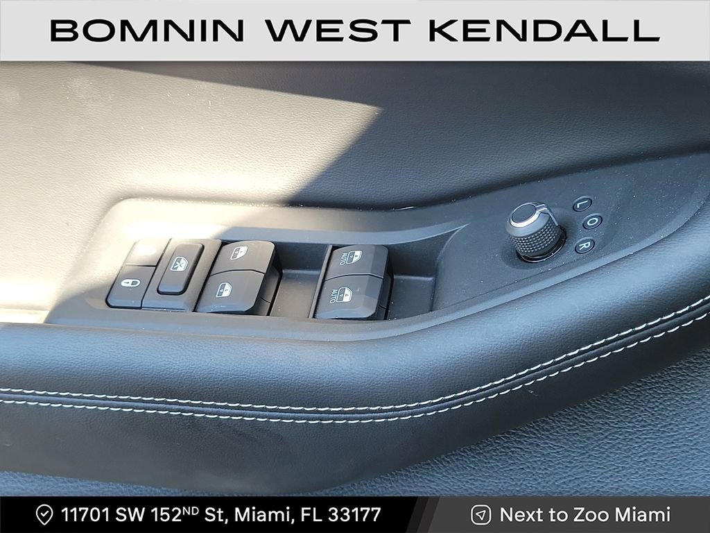 Used 2025 Jeep Grand Cherokee Limited w/ Black Appearance Package image 29