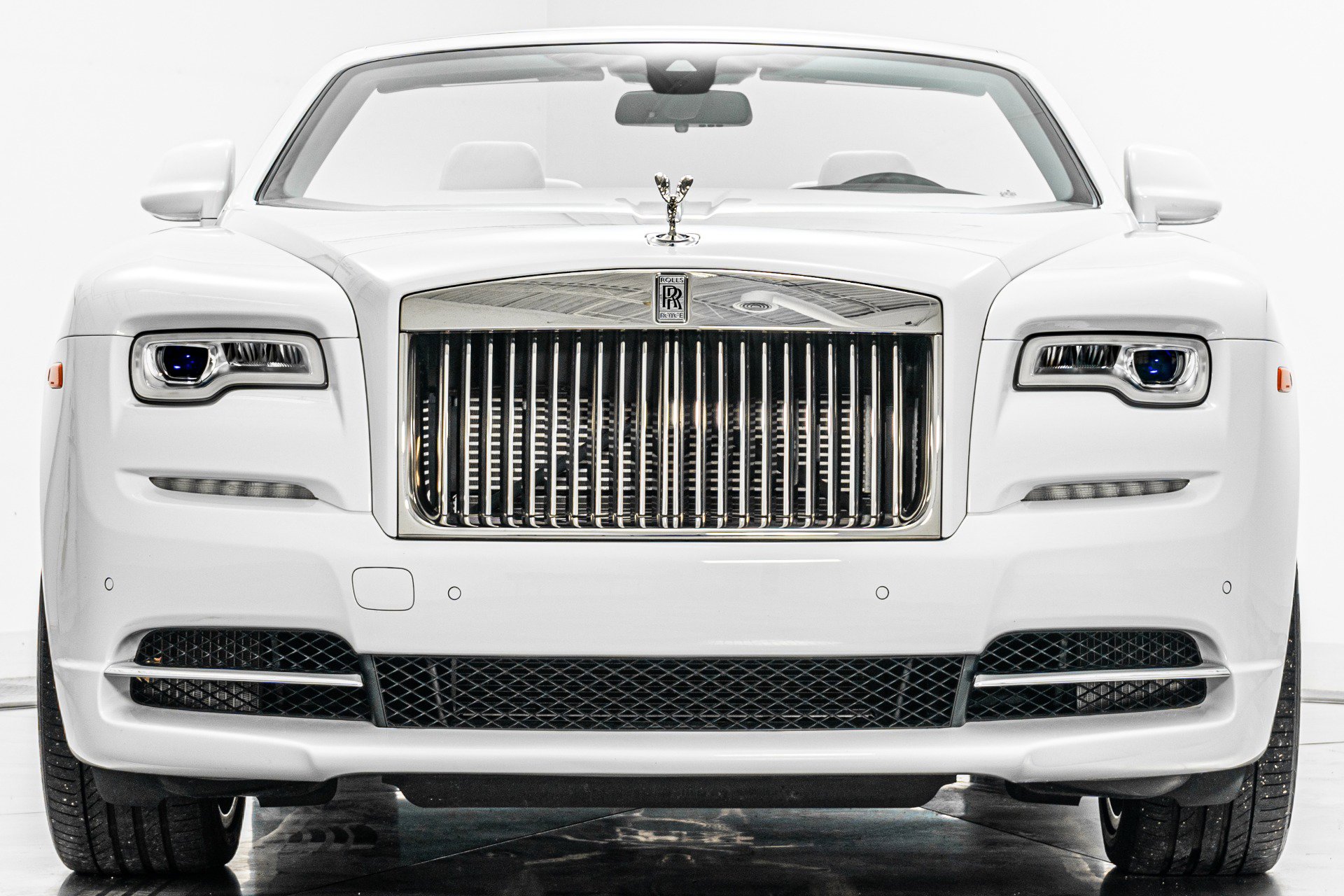 Used 2020 Rolls-Royce Dawn RWD image 4