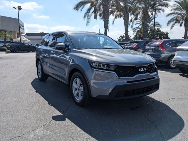 Used 2023 Kia Sorento LX image 3