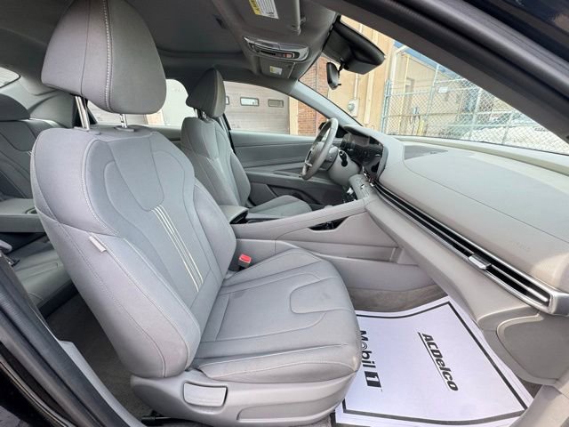 Used 2024 Hyundai Elantra SEL w/ Convenience Package FWD image 4