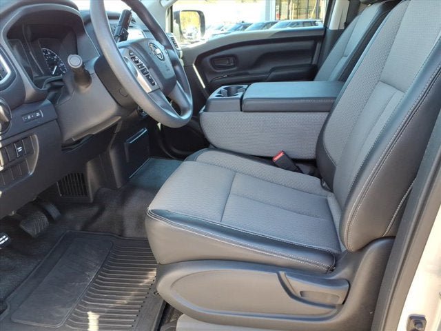 Used 2017 Nissan Titan S AWD/4WD image 13