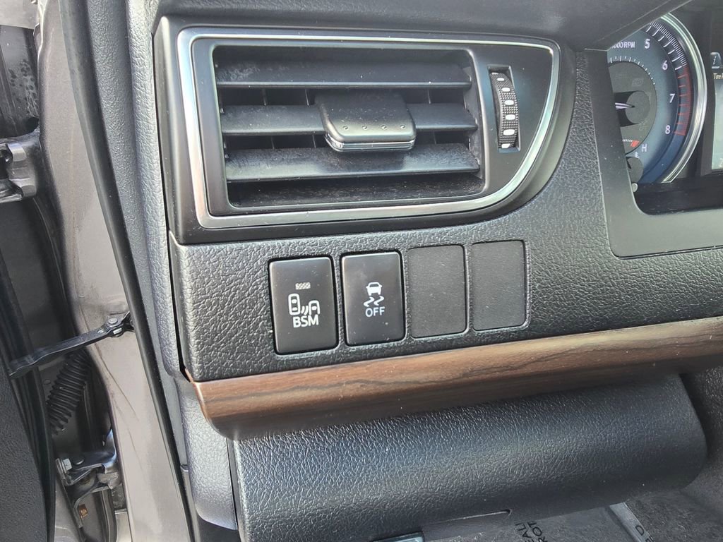 Used 2017 Toyota Camry XLE w/ Moonroof Package image 18