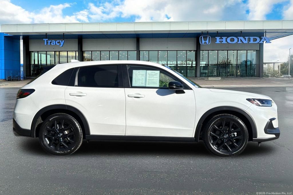 Certified 2025 Honda HR-V Sport image 4