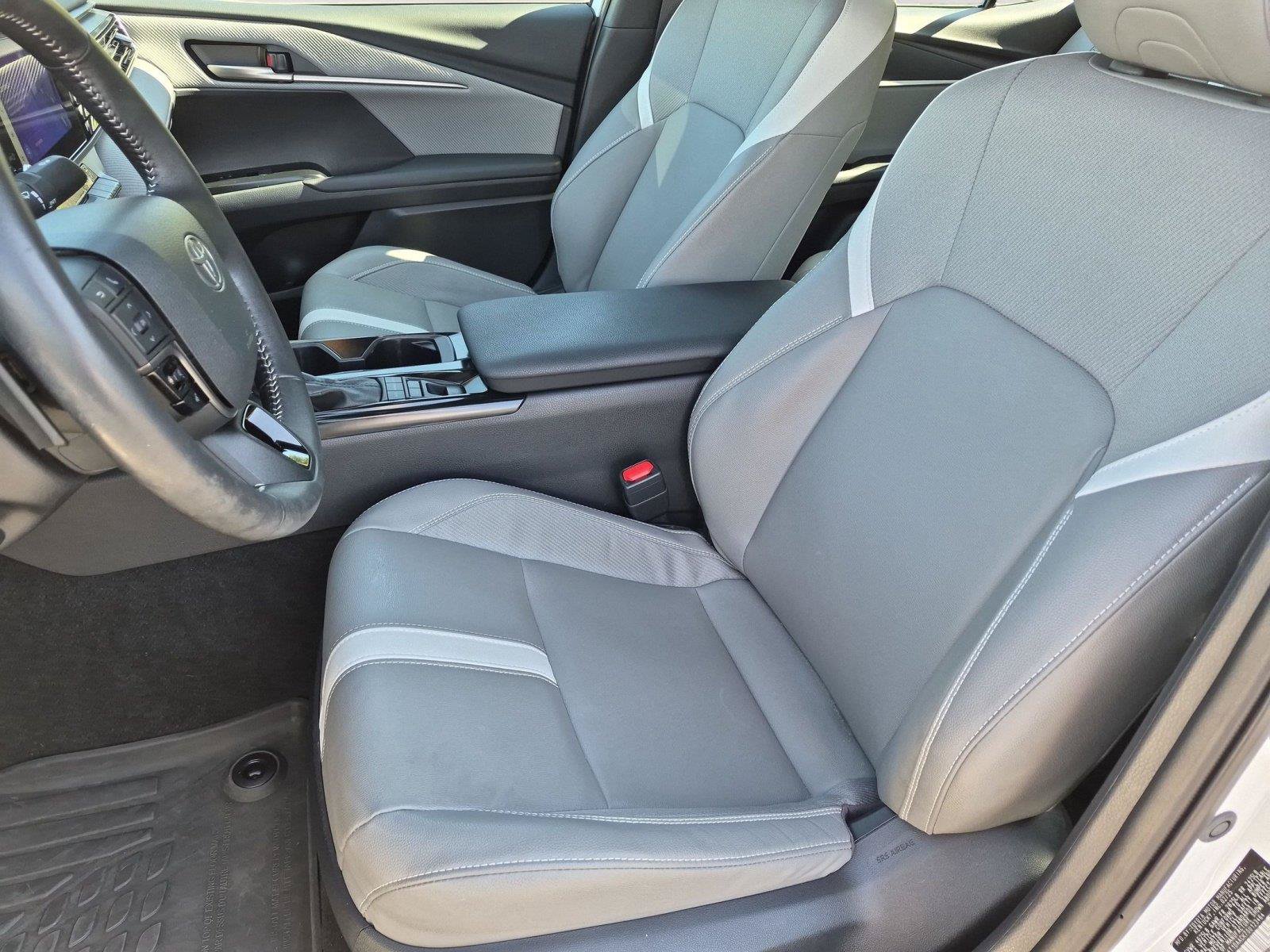 Used 2025 Toyota Camry SE FWD image 31