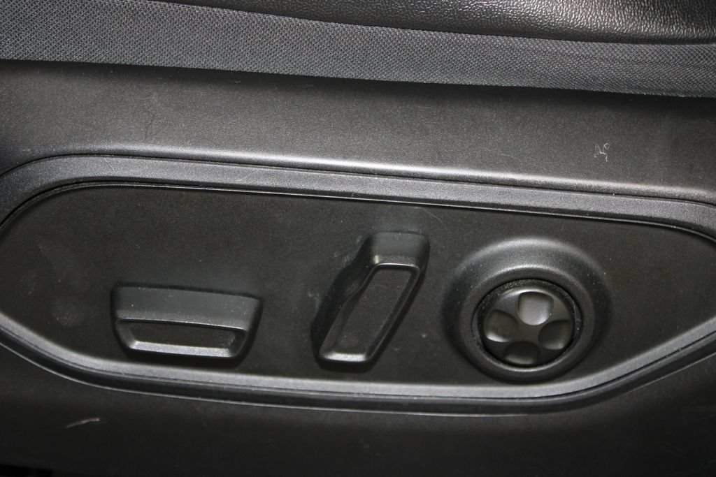 Used 2024 Jeep Grand Cherokee Altitude AWD/4WD image 17