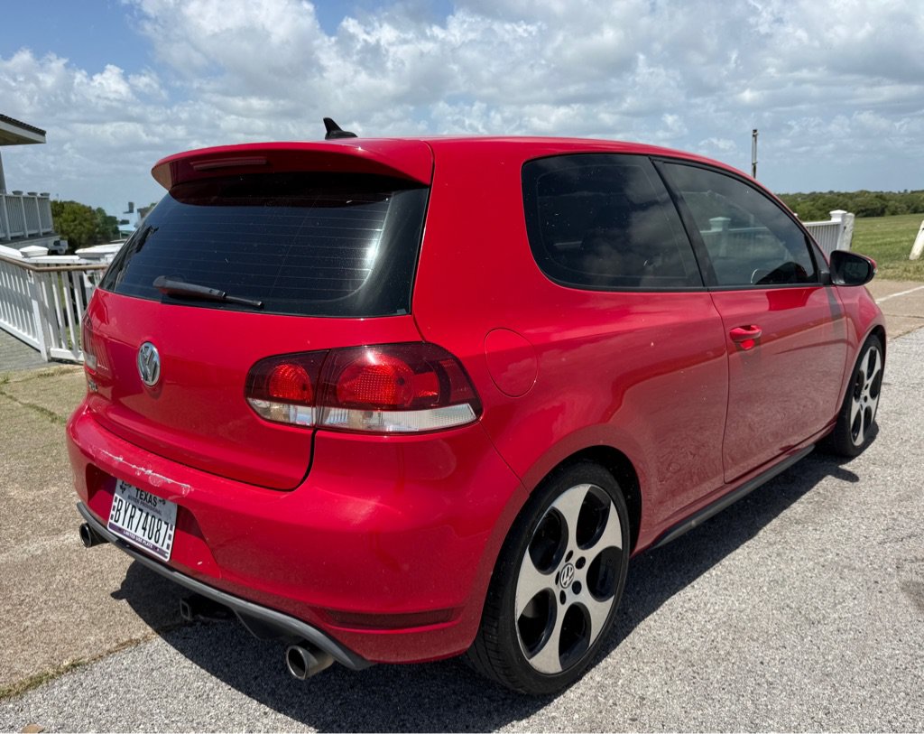 Used 2011 Volkswagen Golf 2-Door FWD image 5