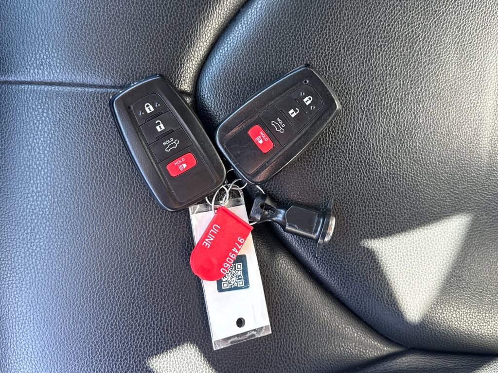 Used 2020 Toyota Highlander XLE image 29