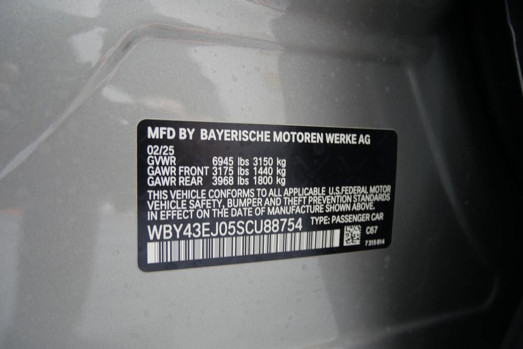 Used 2025 BMW i7 eDrive50 image 27