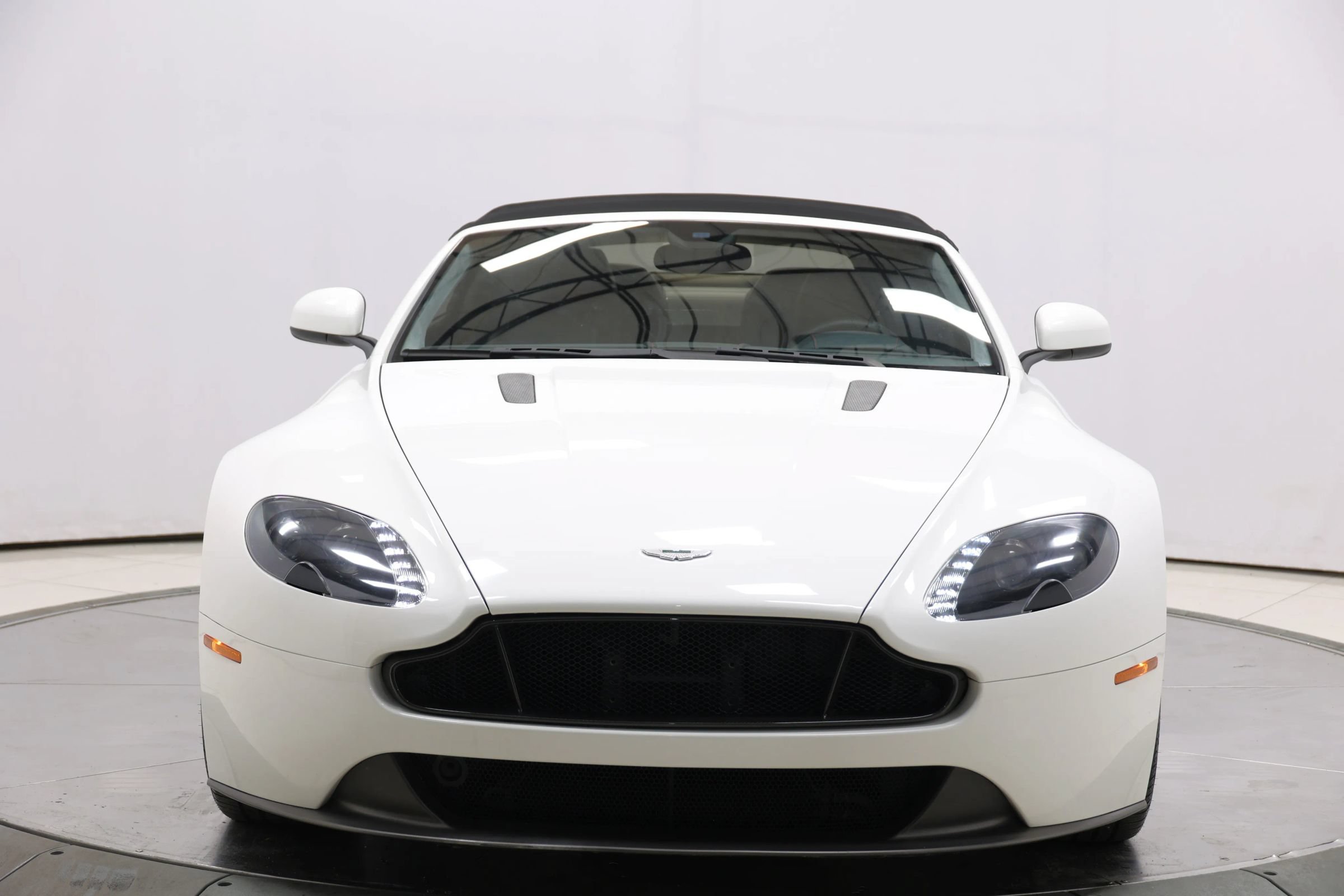 Used 2016 Aston Martin V8 Vantage GT RWD image 84