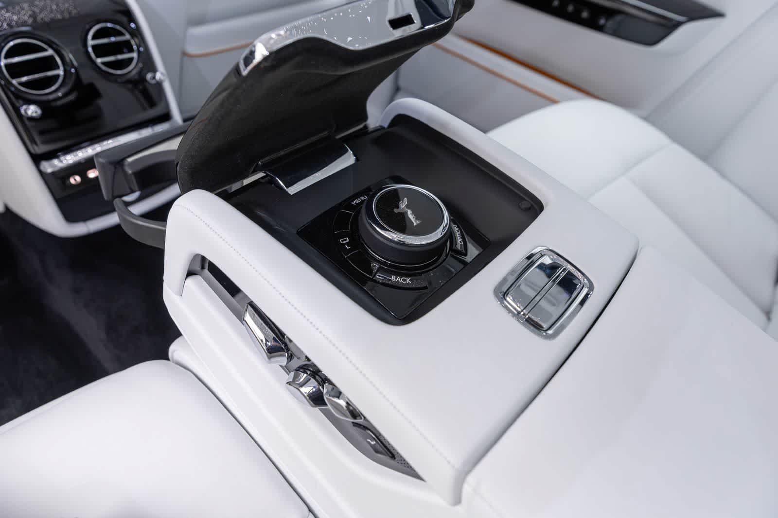New 2027 Rolls-Royce Phantom Sedan RWD image 44