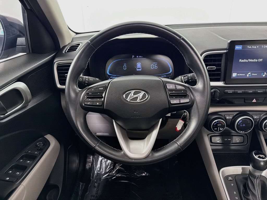 Used 2023 Hyundai Venue SEL FWD image 25
