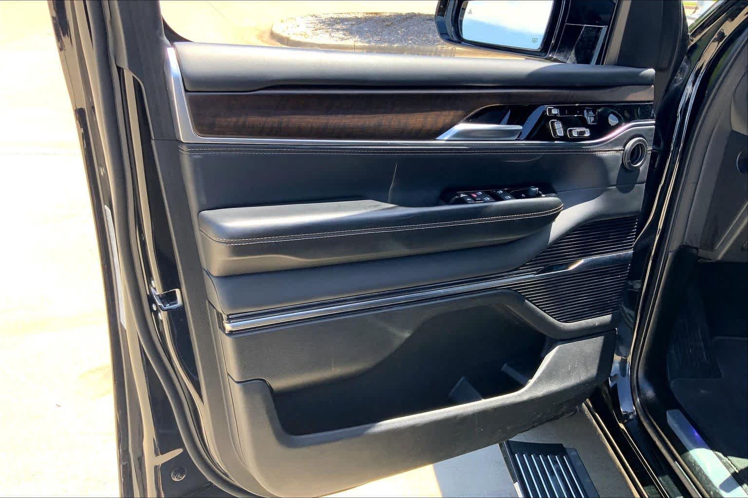 Used 2024 Jeep Grand Wagoneer L 4WD image 21