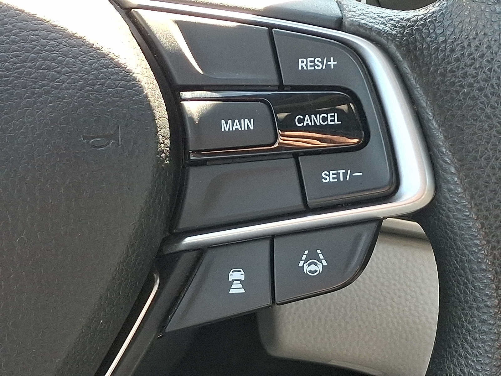 Used 2018 Honda Accord EX image 23