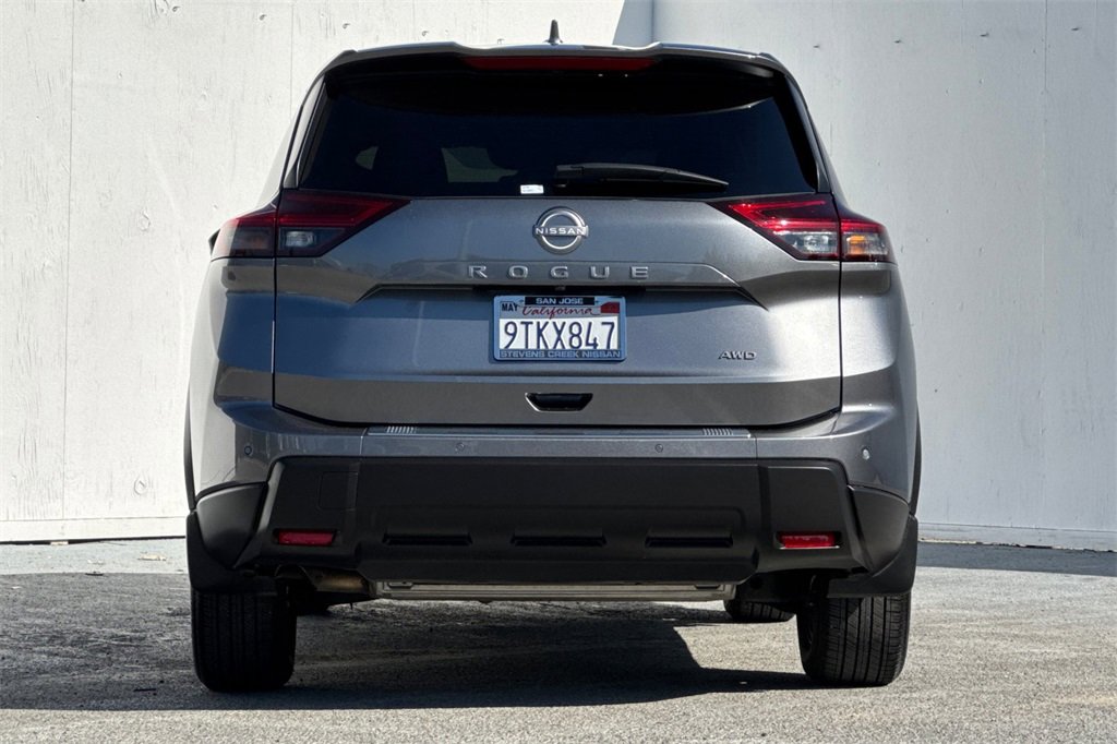 Used 2025 Nissan Rogue SV image 4