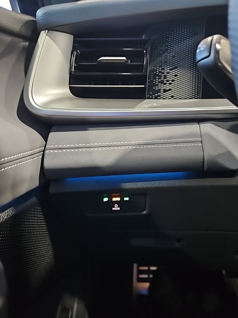 New 2026 Volkswagen Tiguan SE R-Line image 36