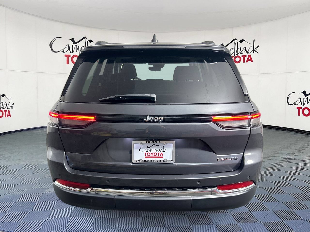Used 2023 Jeep Grand Cherokee Laredo X RWD image 6