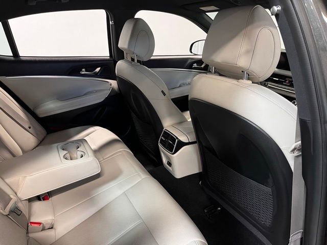 Used 2025 Genesis G70 2.5T RWD image 14