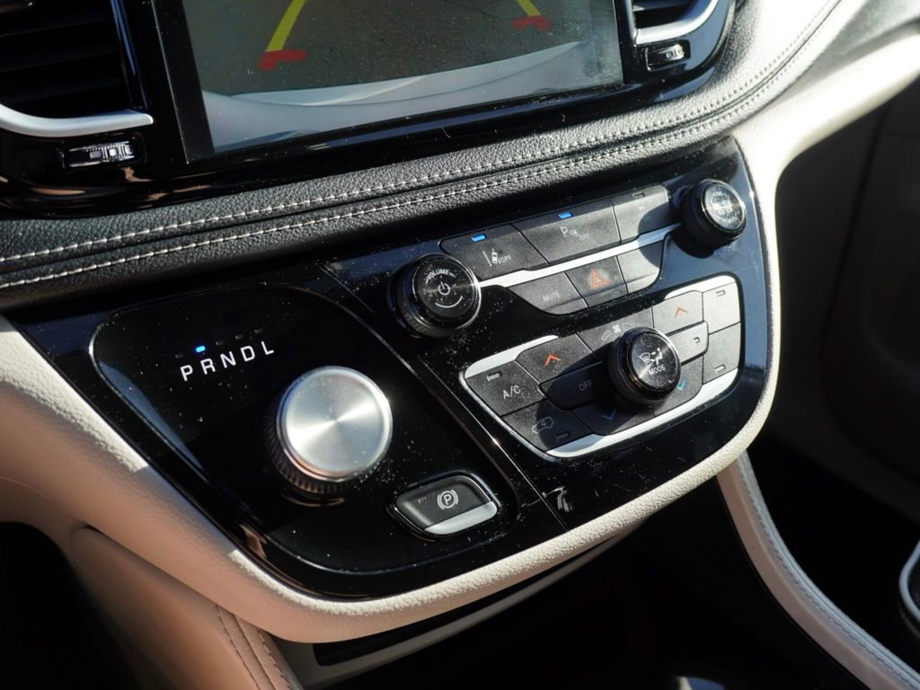 Certified 2023 Chrysler Pacifica Limited image 16