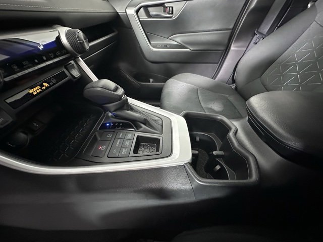 Used 2022 Toyota RAV4 XLE image 28
