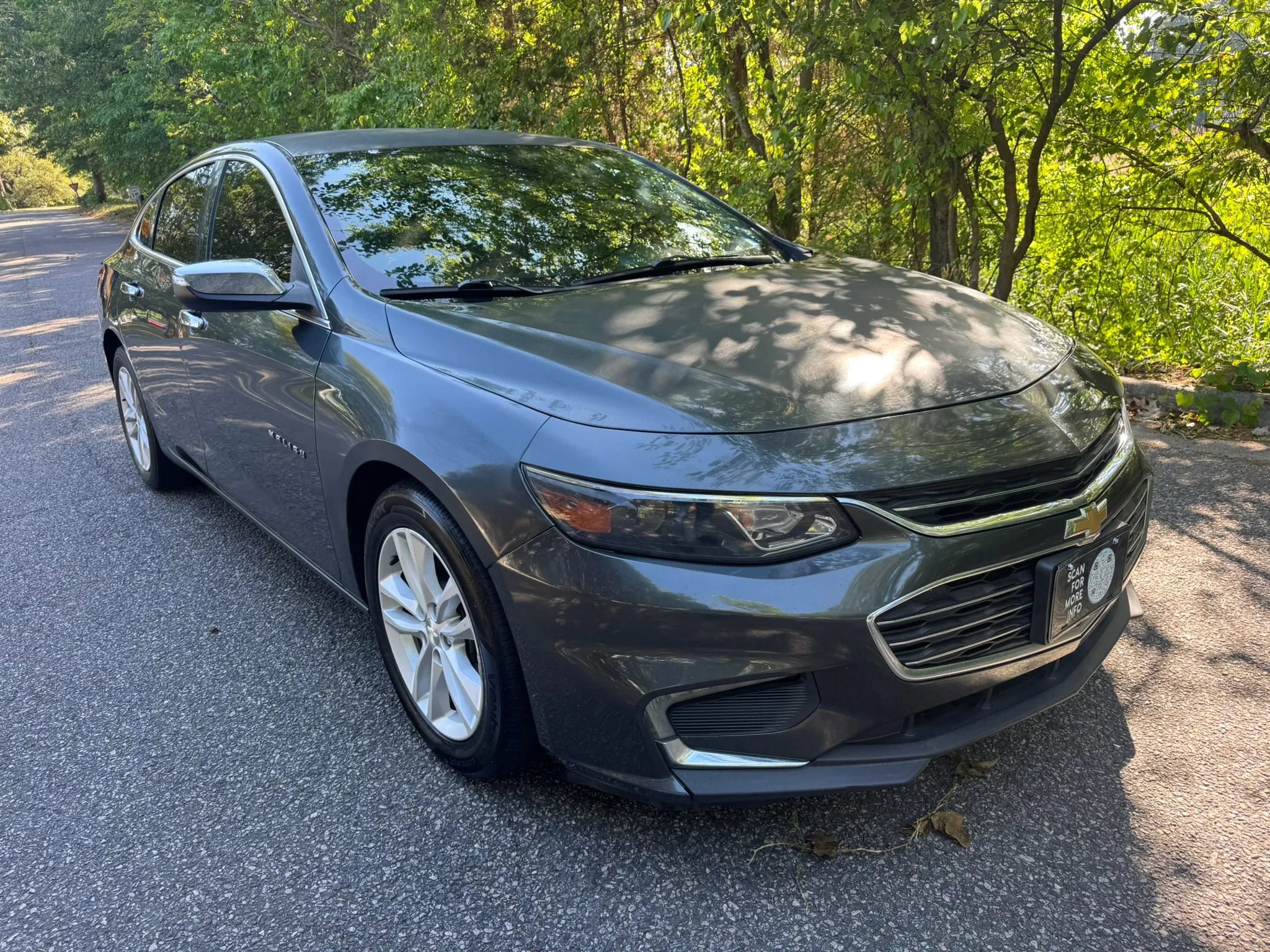 Used 2016 Chevrolet Malibu LT FWD image 2