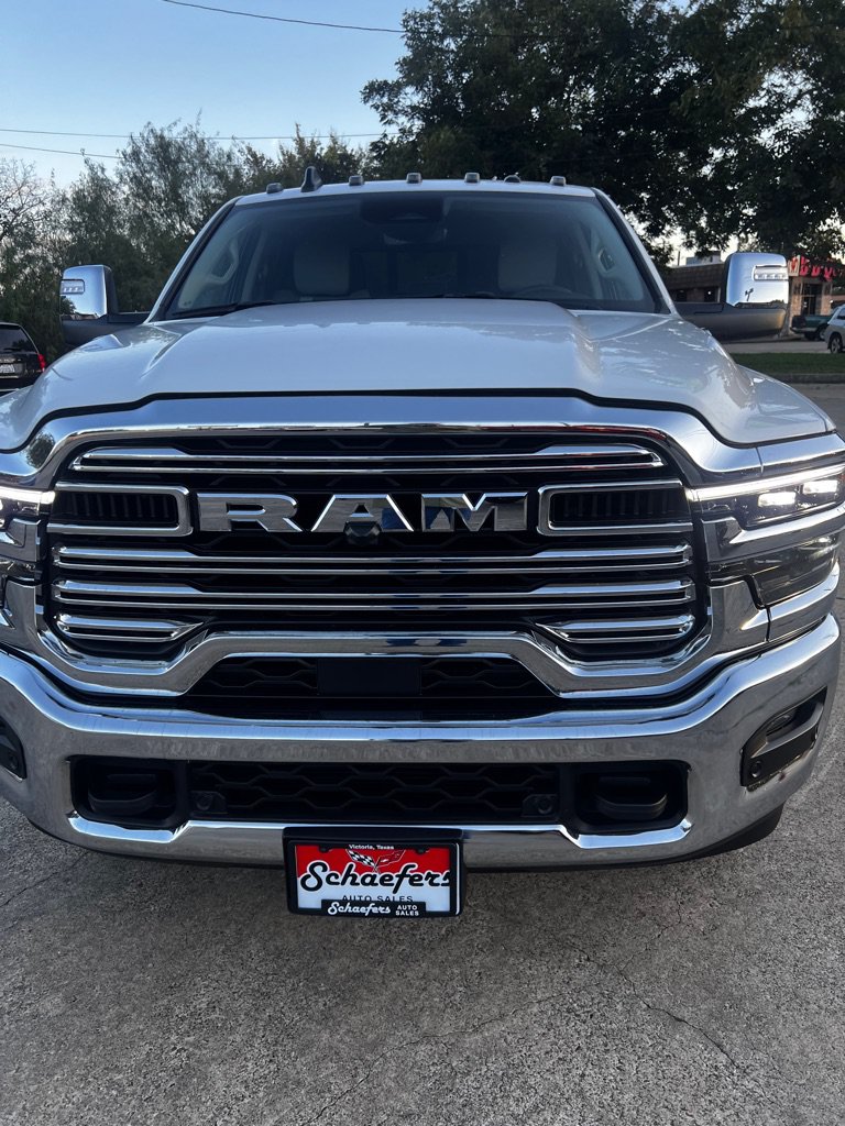 Used 2025 RAM 2500 Laramie AWD/4WD image 2