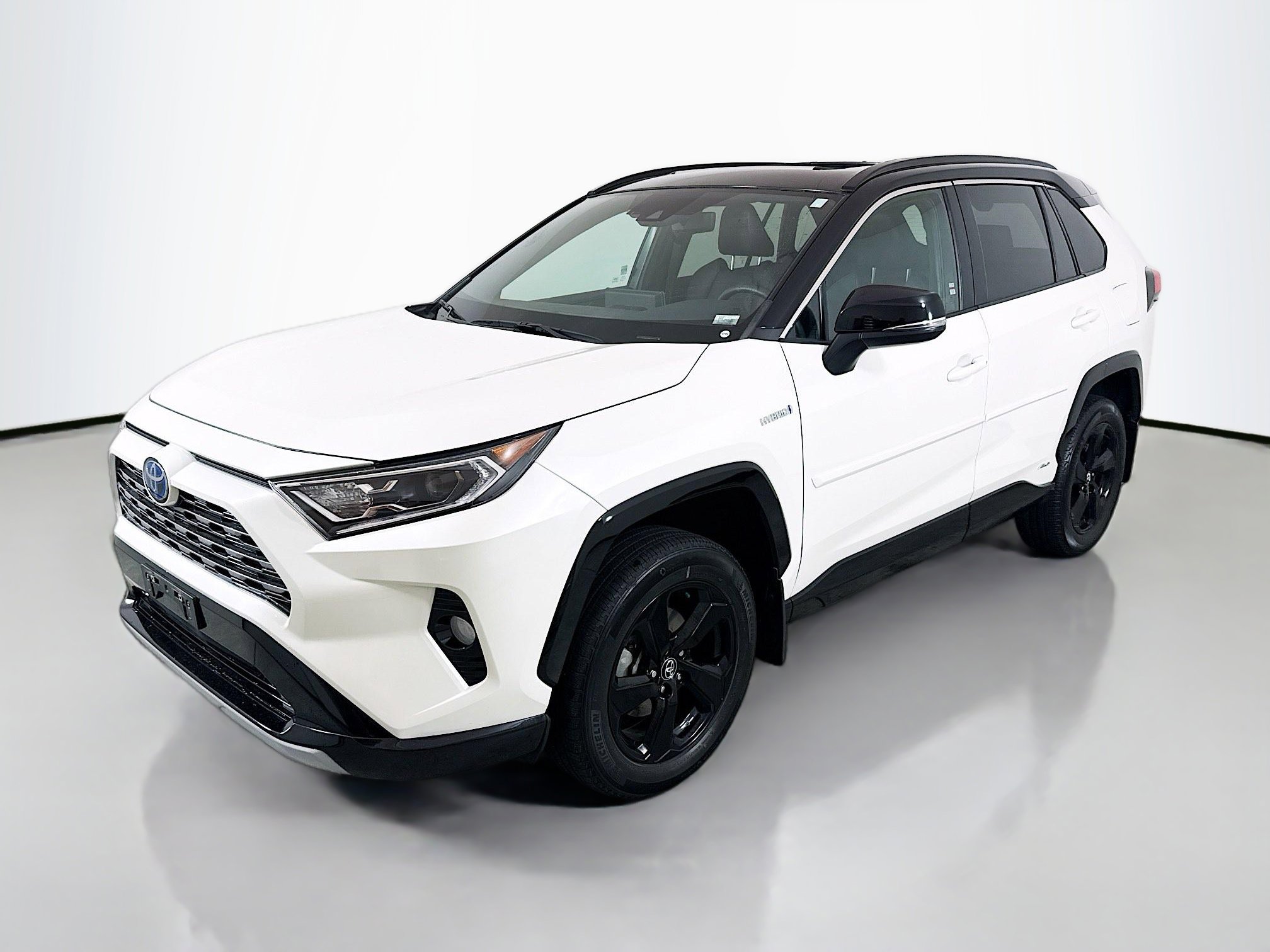 Used 2021 Toyota RAV4 XSE w/ Protection Package (TMS) image 3