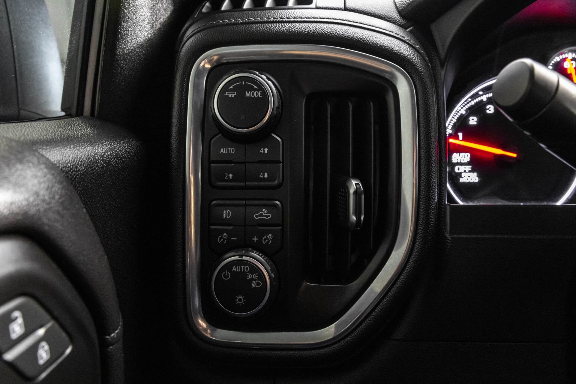 Used 2021 Chevrolet Silverado 1500 RST w/ Convenience Package II AWD/4WD image 23
