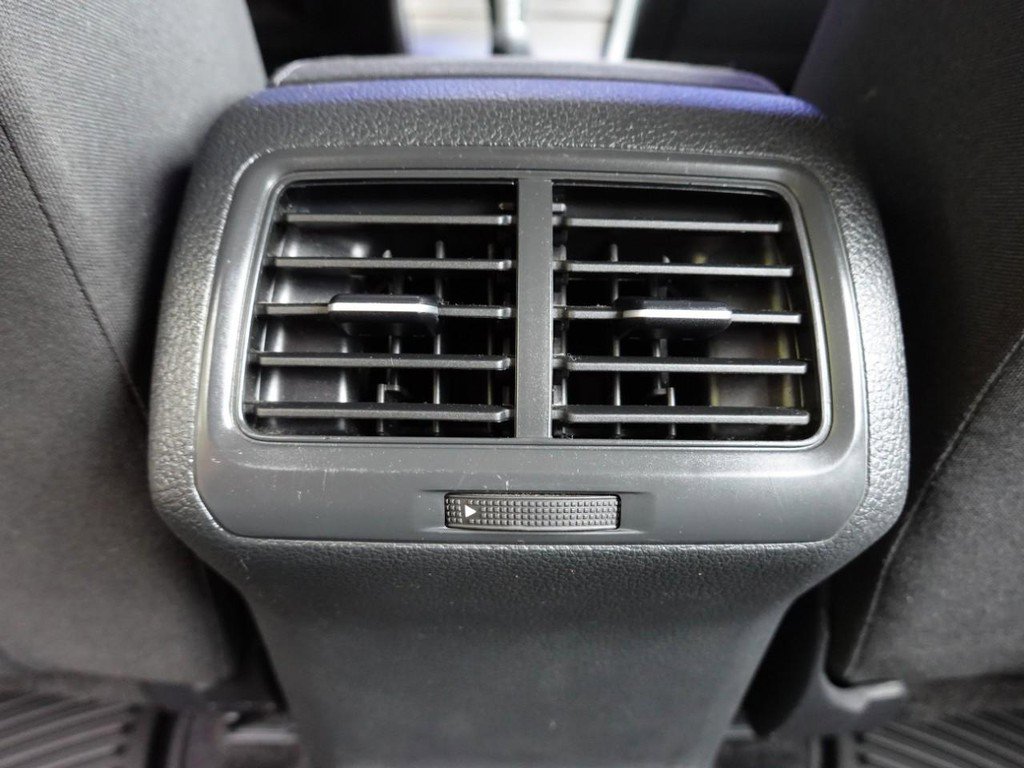 Used 2017 Volkswagen Golf S image 18