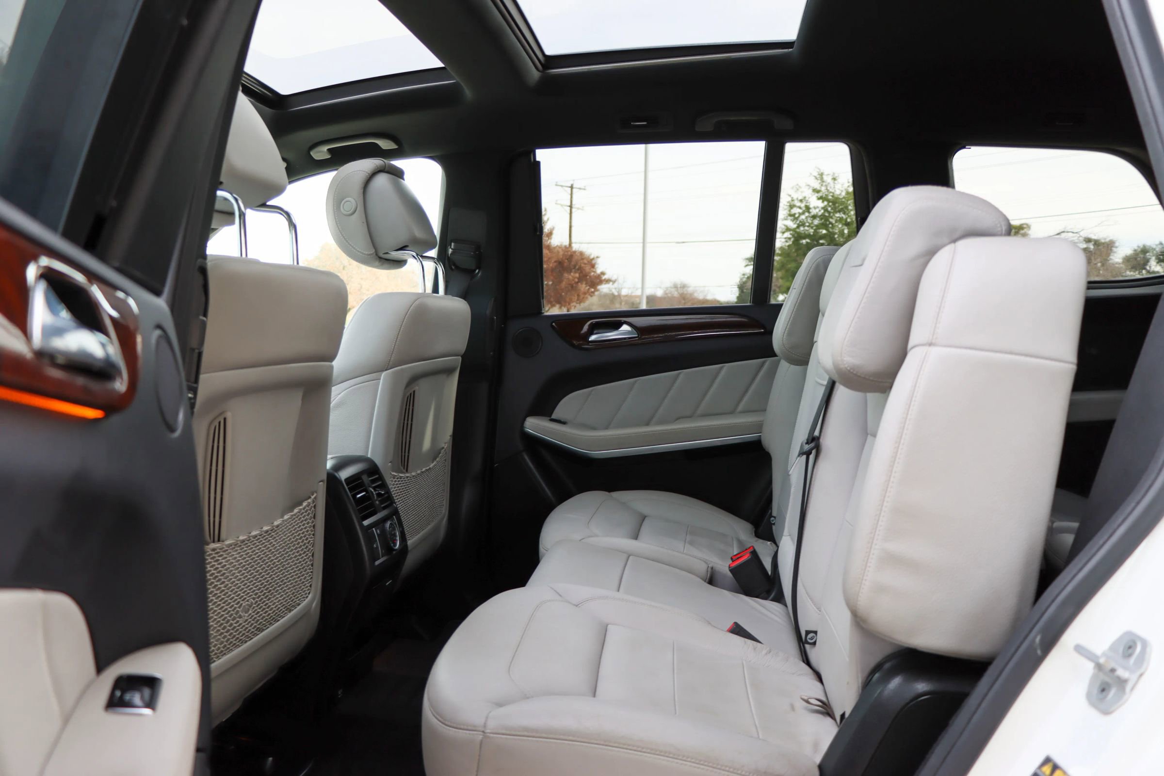 Used 2015 Mercedes-Benz GL 550 4MATIC image 30