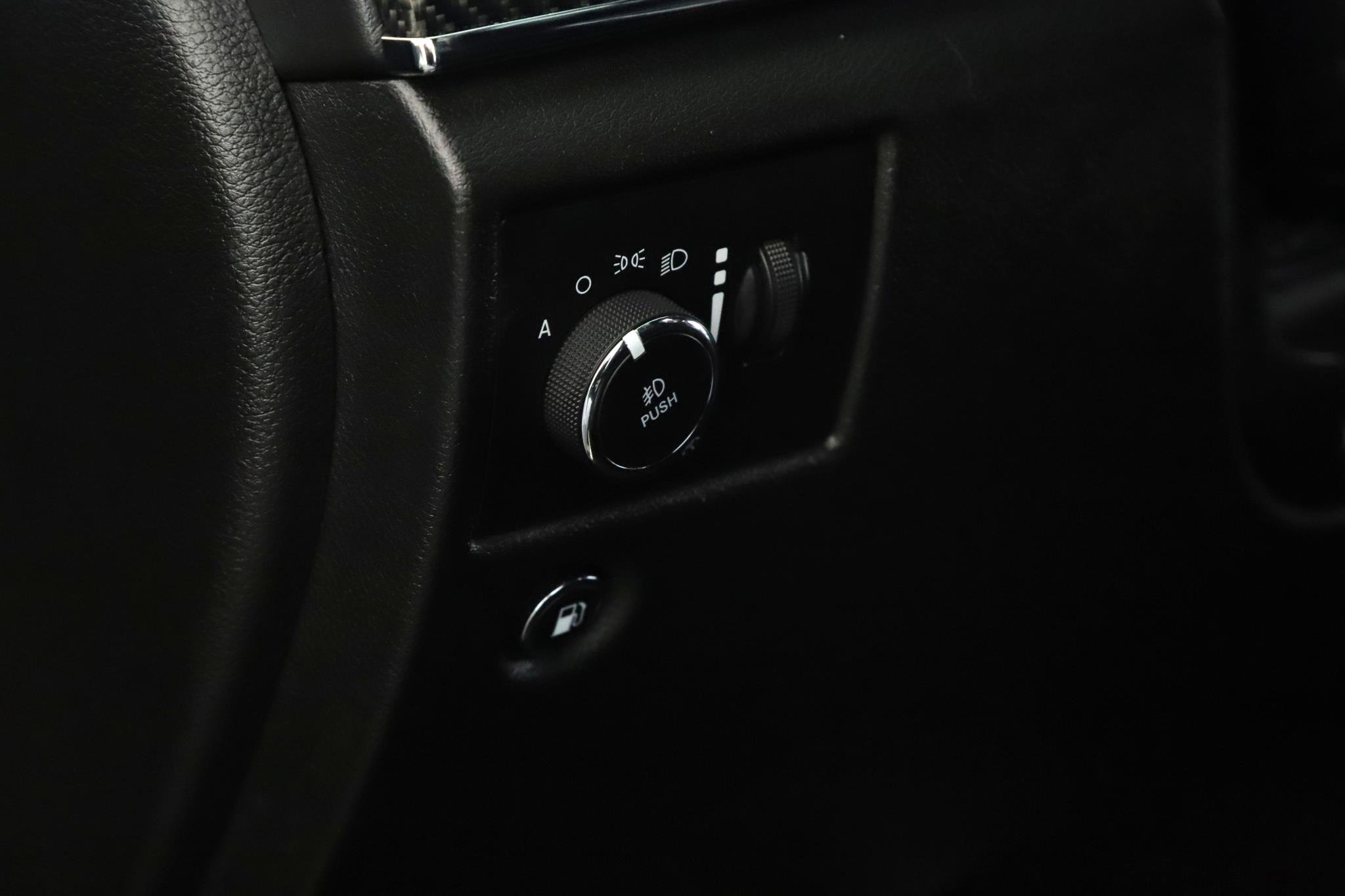 Used 2018 Jeep Grand Cherokee SRT image 9